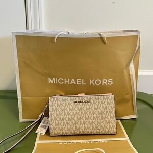 Michael Kors jet set travel wristlet